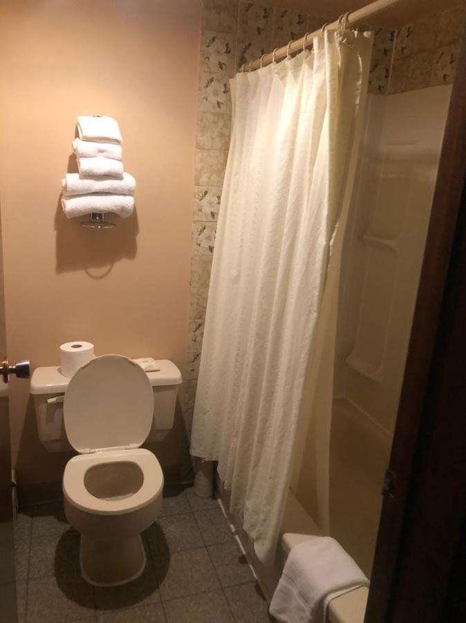 Parkwood Motor Inn Sundre Bagian luar foto