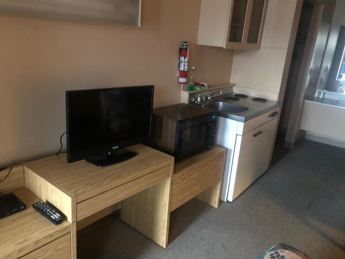 Parkwood Motor Inn Sundre Bagian luar foto