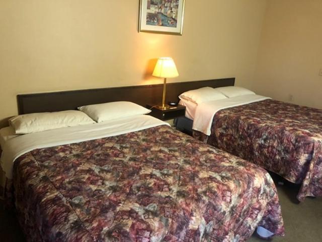 Parkwood Motor Inn Sundre Bagian luar foto