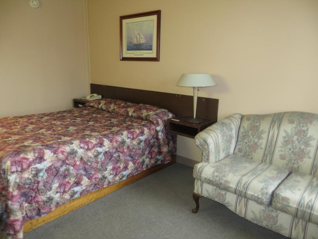 Parkwood Motor Inn Sundre Ruang foto