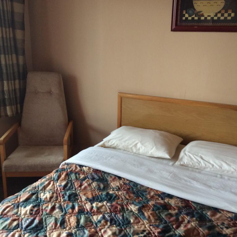Parkwood Motor Inn Sundre Bagian luar foto