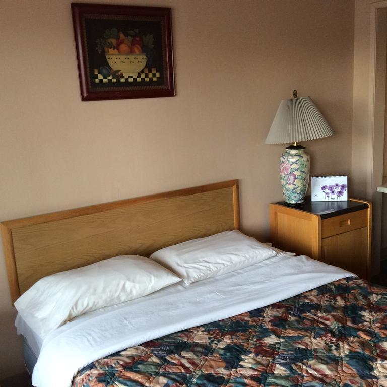Parkwood Motor Inn Sundre Bagian luar foto