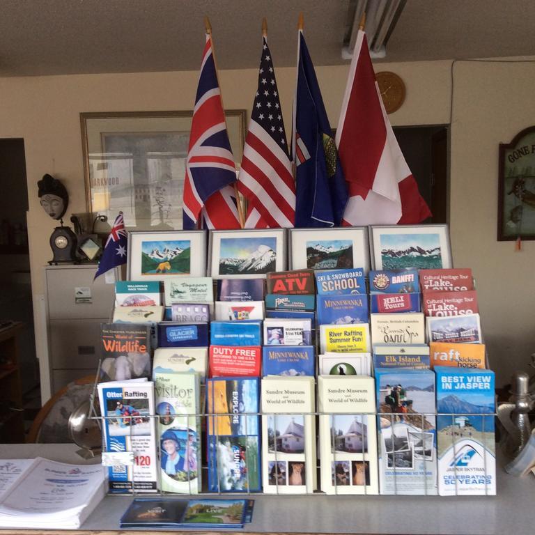 Parkwood Motor Inn Sundre Bagian luar foto