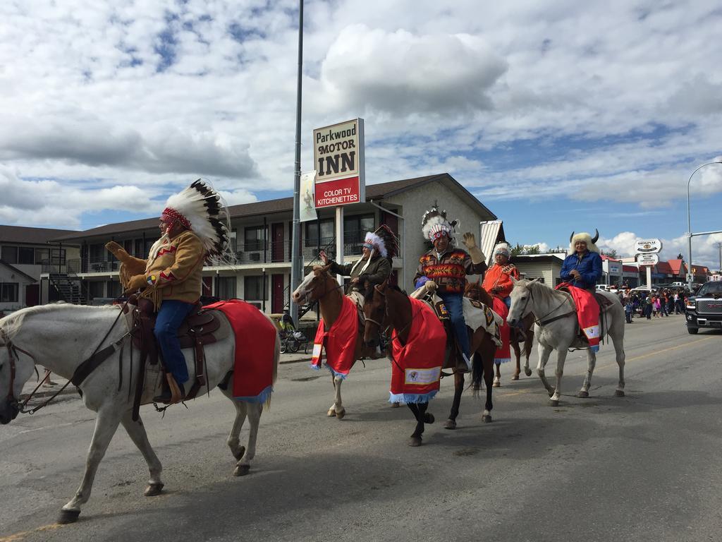 Parkwood Motor Inn Sundre Bagian luar foto