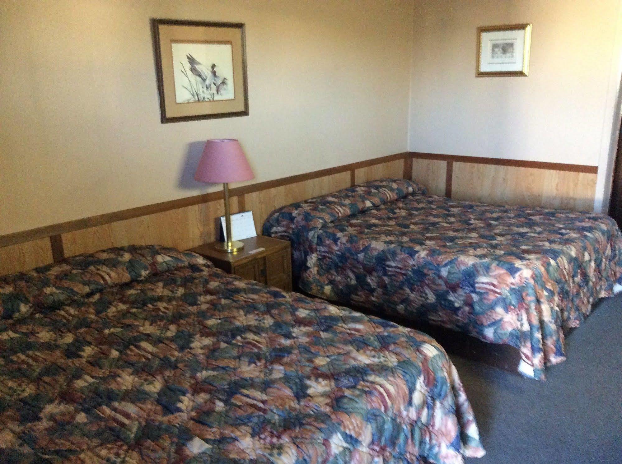 Parkwood Motor Inn Sundre Bagian luar foto