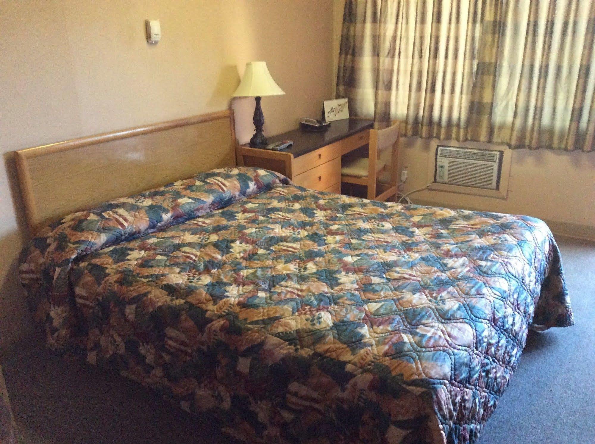 Parkwood Motor Inn Sundre Bagian luar foto