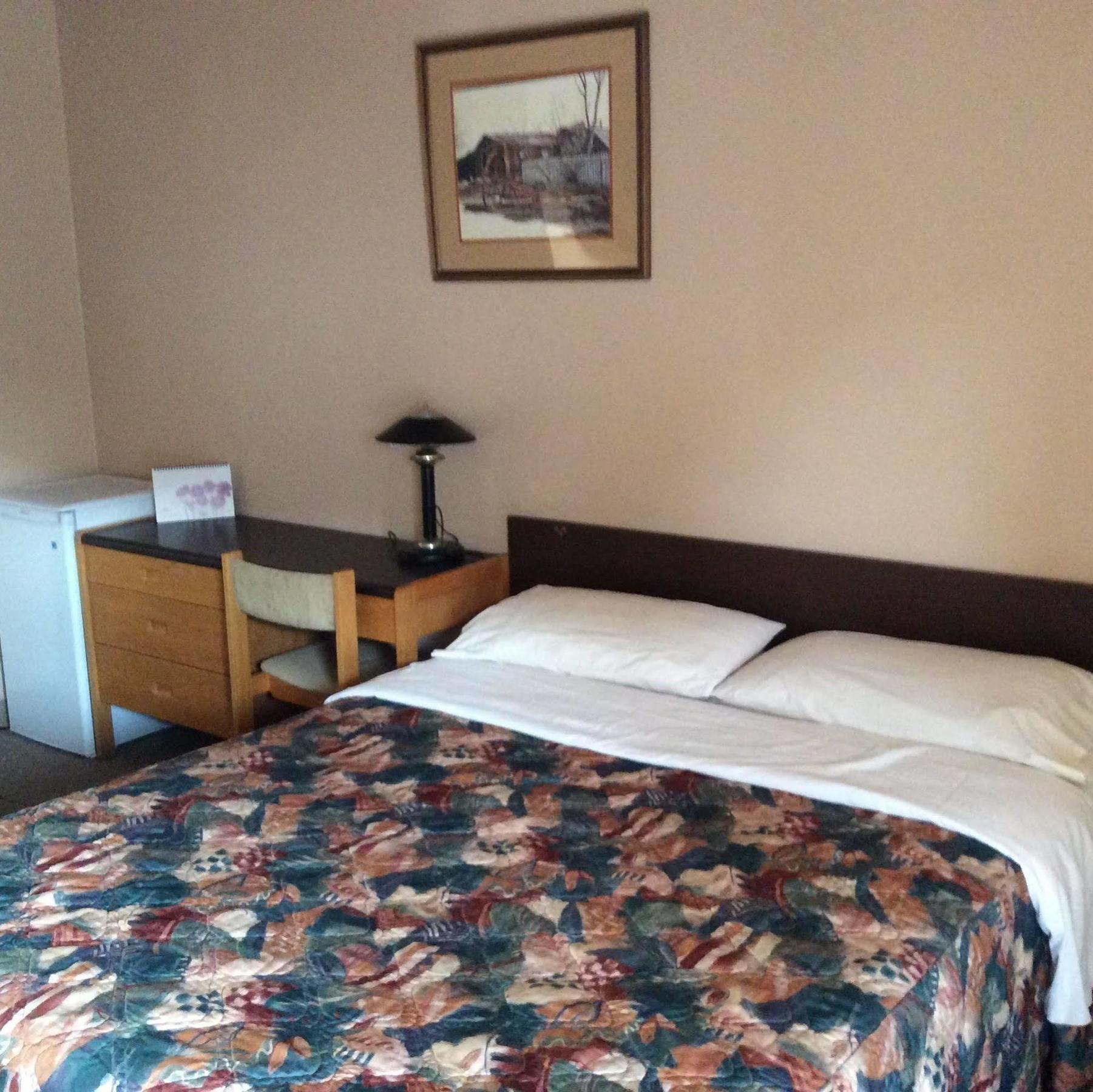 Parkwood Motor Inn Sundre Bagian luar foto